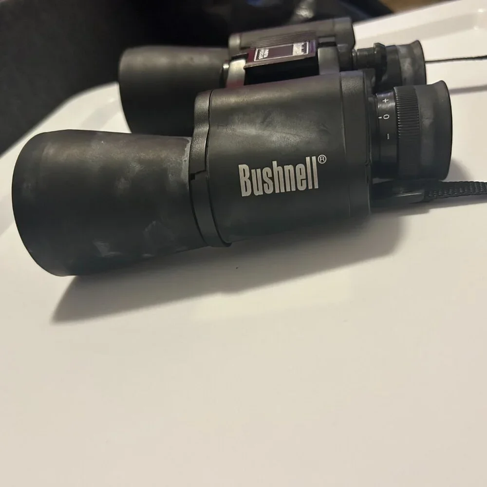 Black Bushnell 10x50 Binoculars 288ft/1000yds 5.5° Field